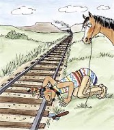 Horchen an einer Bahnschiene